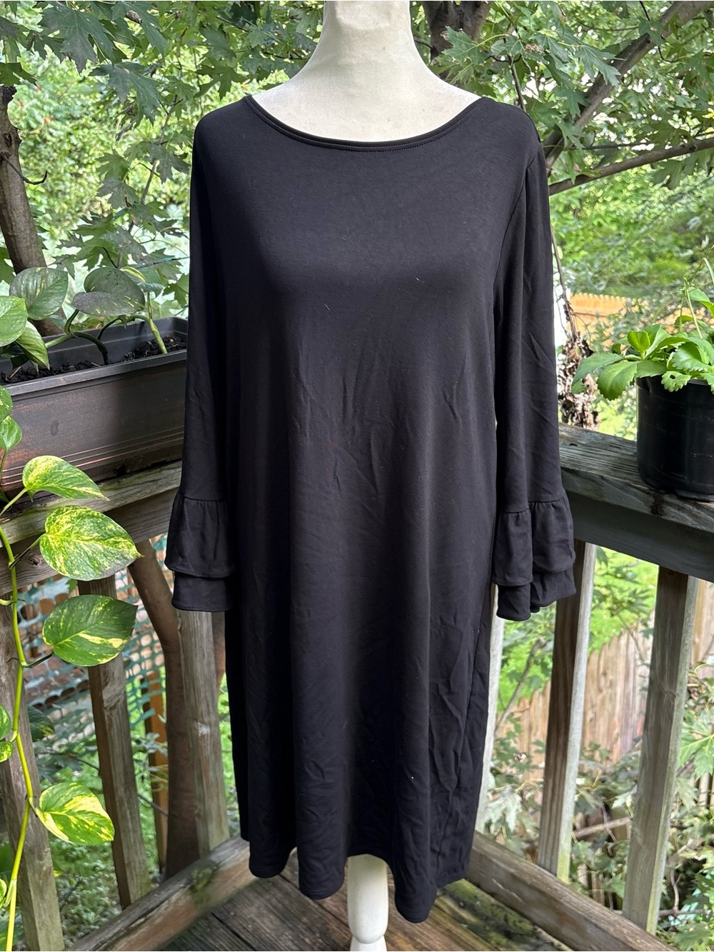 White House Black Market Black Ruffle Long Sleeve Shift Dress Women’s L